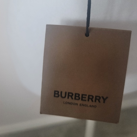 Burberry gorilla silk printed scarf - Picture 5 of 7